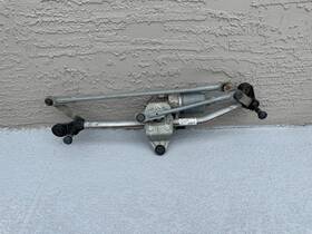 8v1955023 Audi 2015 - 2020 A3 Front Windshield Wiper Transmission Linkage With Motor Oem