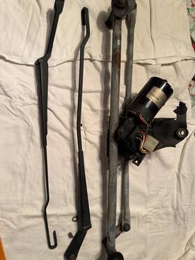 955603 Bosch / Volkswagen Windshield Wiper Motor With Linkage And Arms 93-99 Vw Jetta Golf Gti Cabrio