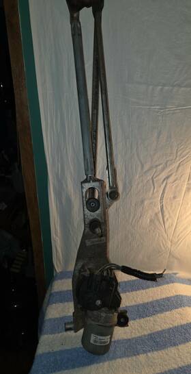 0057n0098 Ford 2008-11 Focus Front Windshield Woper Arm Assembly With Motor 0057n0098 Ford 2008-11 Focus Front Windshield Woper Arm Assembly With Motor