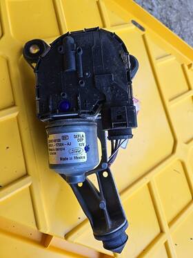 97025340 Ford 2012-2018 Focus Left Windshield Wiper Motor Oem B15 97025340 Ford 2012-2018 Focus Left Windshield Wiper Motor Oem B15