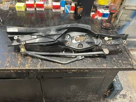 F7sb-17500-ab Ford Wiper Linkage Lower Cowl With Motor 1993 1994 1995 1996 1997 Thunderbird Cougar F7sb-17500-ab Ford Wiper Linkage Lower Cowl With Motor 1993 1994 1995 1996 1997 Thunderbird Cougar