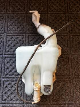 15815783 General Motors 22711037 Pontiac G6 - Washer Fluid Reservoir And Related Components Gm