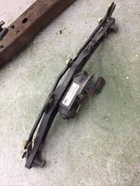 55155076 Jeep 1997-98 Grand Cherokee Zj Windshield Wiper Transmission Linkage With Motor