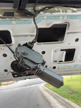 F006b20110 Lincoln 03-08 Navigator Rear Window Wiper Motor Oem
