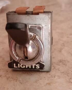 31946 Lucas Sunbeam Tiger Alpine Original Switch Used 31946 Lucas Sunbeam Tiger Alpine Original Switch Used