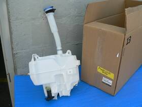 Dgj1-67-480 Mazda Cx-30 Wiper Washer Bottle Tank An Motor 2020-2 2020-2023 Oem Factory