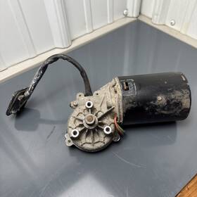 0242 Mercedes-benz 123 820 08 42 W123 Wiper Motor 1977-1985 300td 300d Cd 240d A123 0242 Mercedes-benz 123 820 08 42 W123 Wiper Motor 1977-1985 300td 300d Cd 240d A123