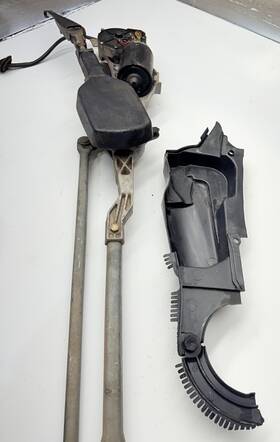 A1408200641 Mercedes-benz Genuine W140 S500 Wiper Transmission Motor Cover A1408200641 Mercedes-benz Genuine W140 S500 Wiper Transmission Motor Cover