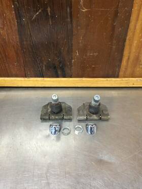 Kmg1566 Mg 72852a Mgb Original Windshield Wiper Arm Cones Nuts Wheel Boxes. Used. Kmg1566 Mg 72852a Mgb Original Windshield Wiper Arm Cones Nuts Wheel Boxes. Used.