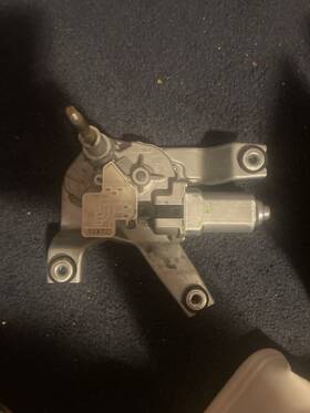 33882 Mitsuba Oem Rear Windshield Wiper Motor Assembly Part #33882 With Mounting Bracket 33882 Mitsuba Oem Rear Windshield Wiper Motor Assembly Part #33882 With Mounting Bracket