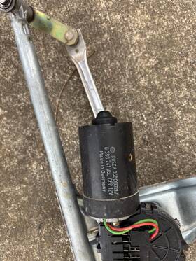 D390.241.350 Porsche Bosch Windshield Wiper Motor And Transmission D390.241.350 Porsche Bosch Windshield Wiper Motor And Transmission
