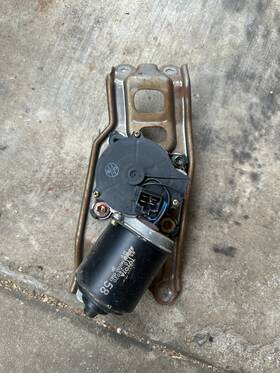 85110-28020 Toyota Windshield Wiper Motor And Bracket 85110-28020 Toyota Windshield Wiper Motor And Bracket