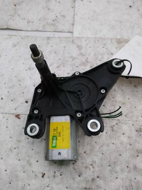 United Recyclers Group 121805 Used Back Glass Wiper Motor Fits 2007 Chrysler Aspen Grade A