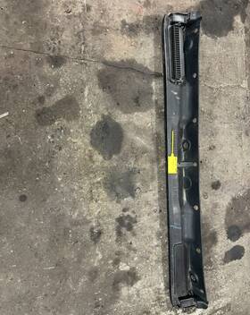 Volvo 20747395 - Windshield Wiper Cowl Used P/n